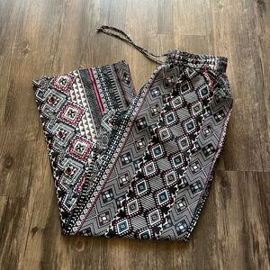 W118 by Walter Baker Thin Patterned Pants Sz S